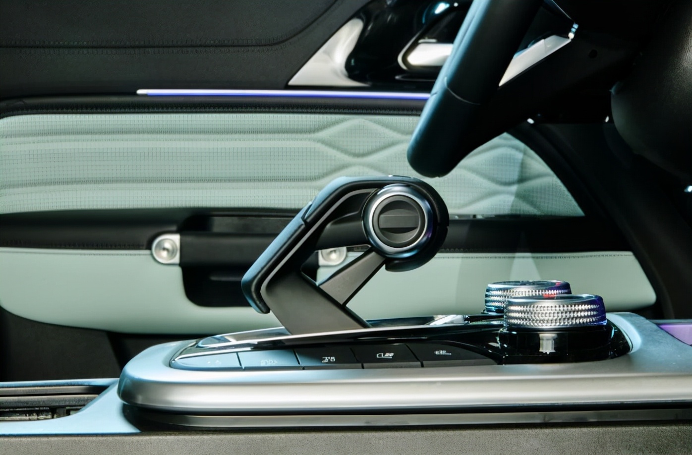 坦克100柴油版2.4t上市时间,坦克100小型硬派suv啥时候上市