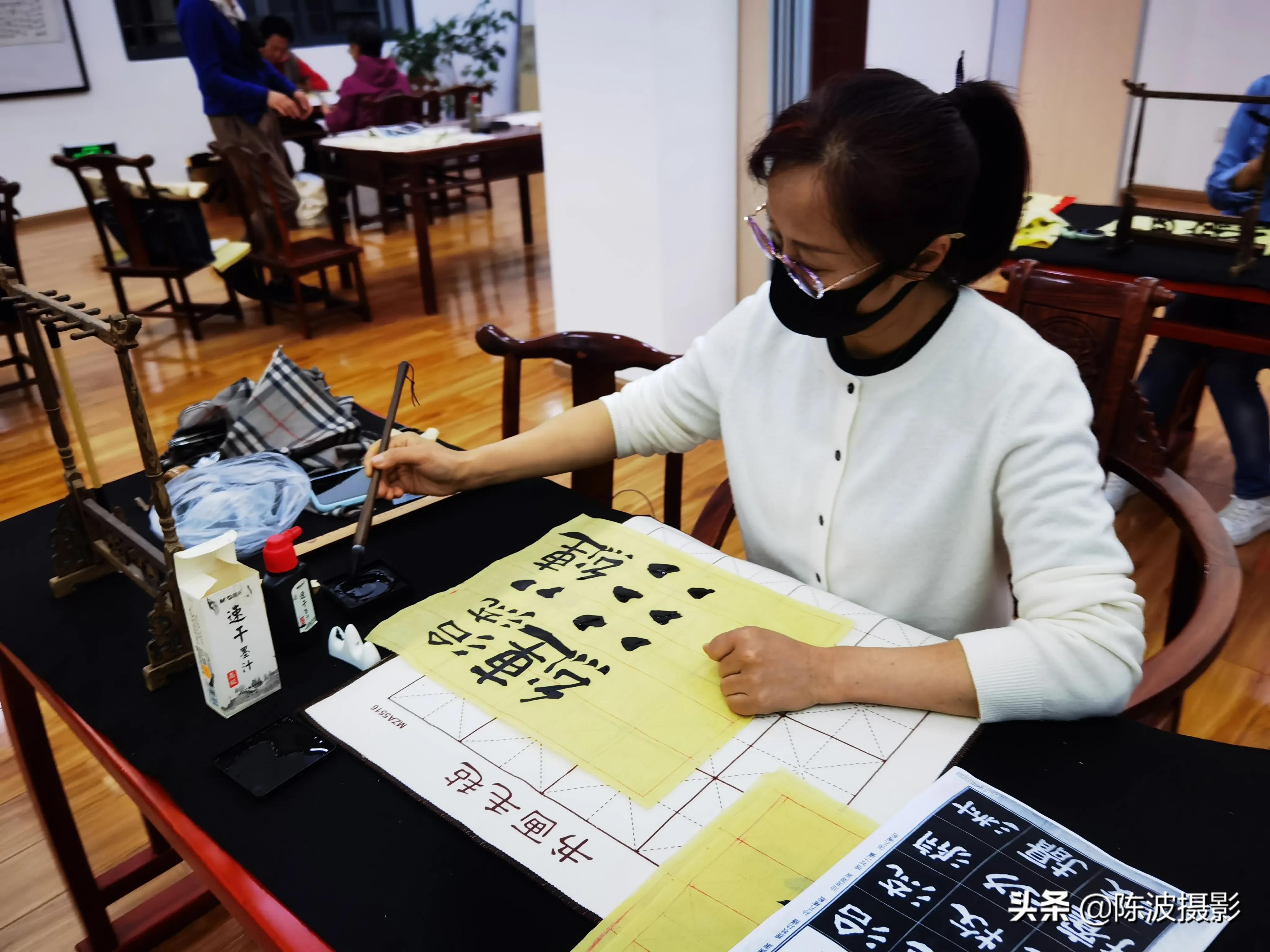 陈波行草书,名家隶书张迁碑教学视频