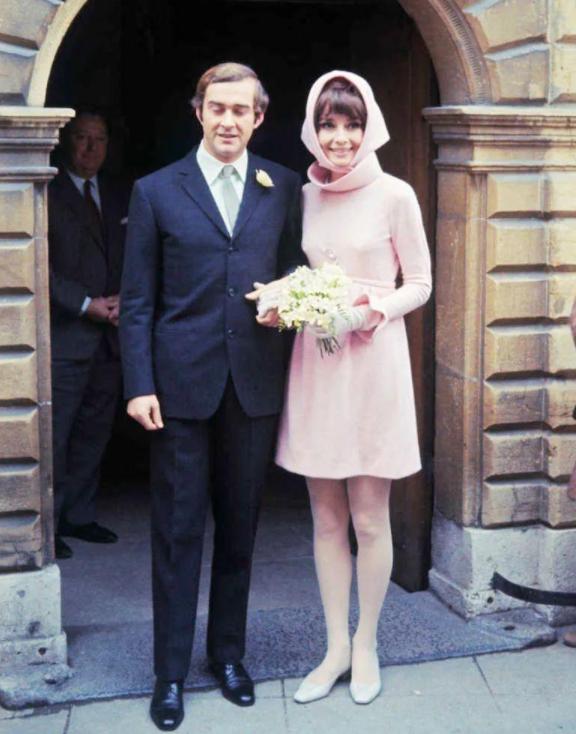 肯尼迪喜欢赫本还是玛丽莲梦露,梦露肯尼迪赫本是同时期的恋人吗