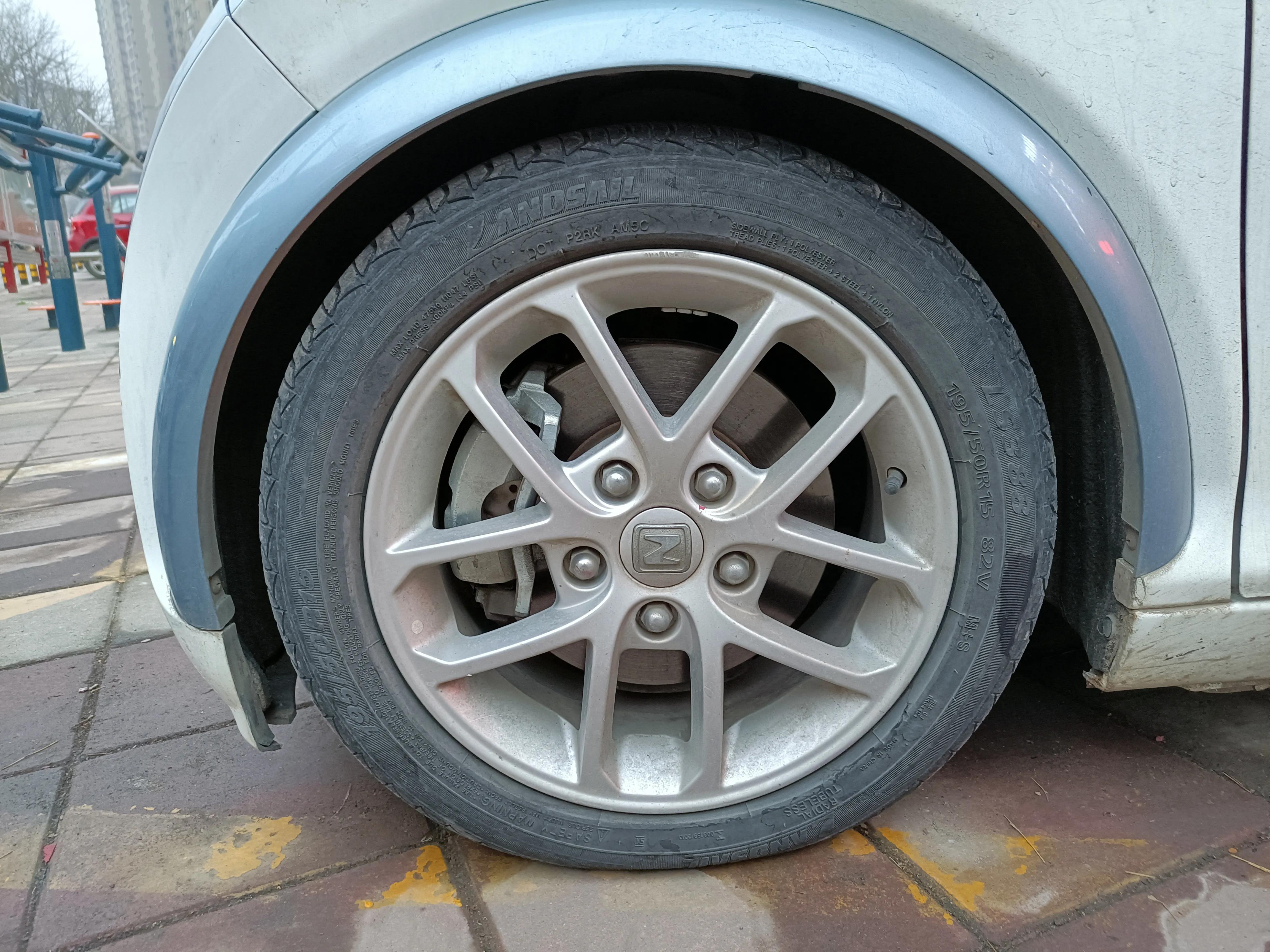 安全行车杜绝危险驾驶,行车胎压多少合适