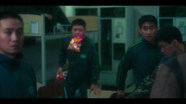 豆瓣8.6，这部韩剧也太敢拍了！韩国*队军**的*裤底**都被扒光了！