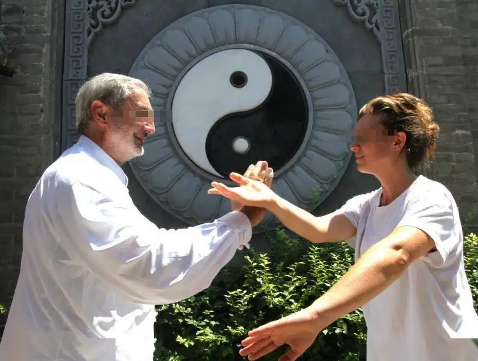 12年海南中专妹嫁给剑桥学霸老公,海南妹嫁剑桥学霸