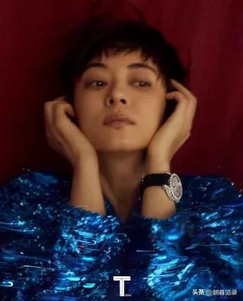 孙俪穿超短上衣秀小蛮腰,孙俪机场最新穿搭图片