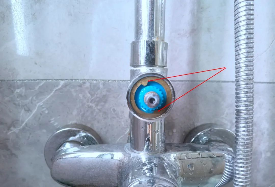 花洒分水阀更换新的还漏水,花洒漏水维修分水器