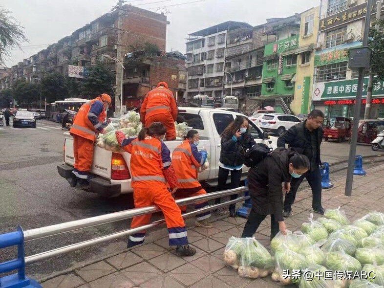 爱心蔬菜送环卫工,感恩蔬菜温暖环卫工人心