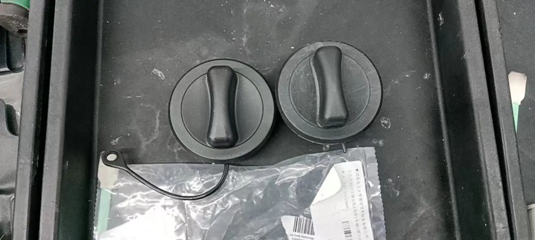 搞了辆“破烂不堪”的老款轿跑，进厂重造大翻新，满血复活变新车