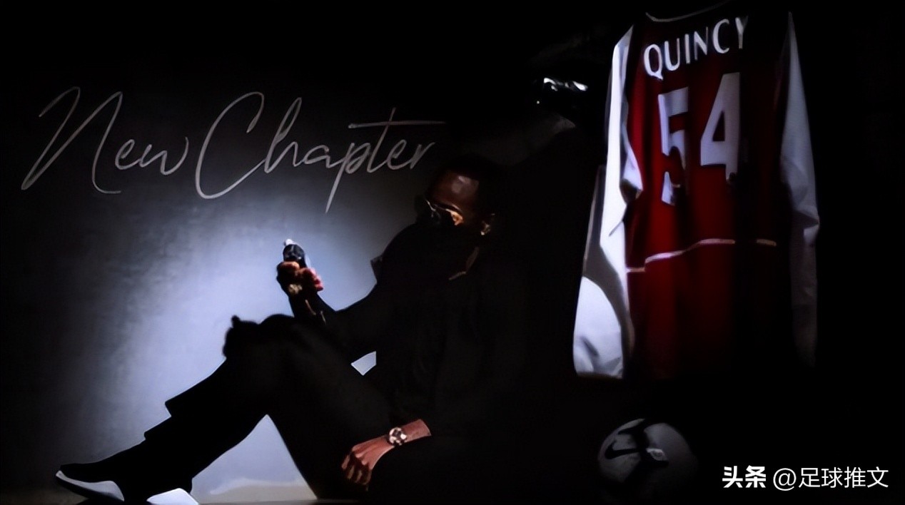 闪耀世青赛，阿森纳无敌阵容中的一员，如今的他成了说唱歌手