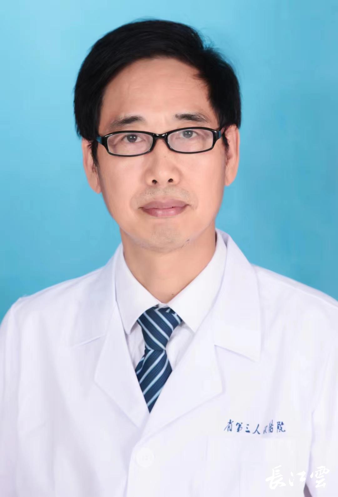 女人剃光头改变脱发发量,女学生频繁掉发索性剃成光头