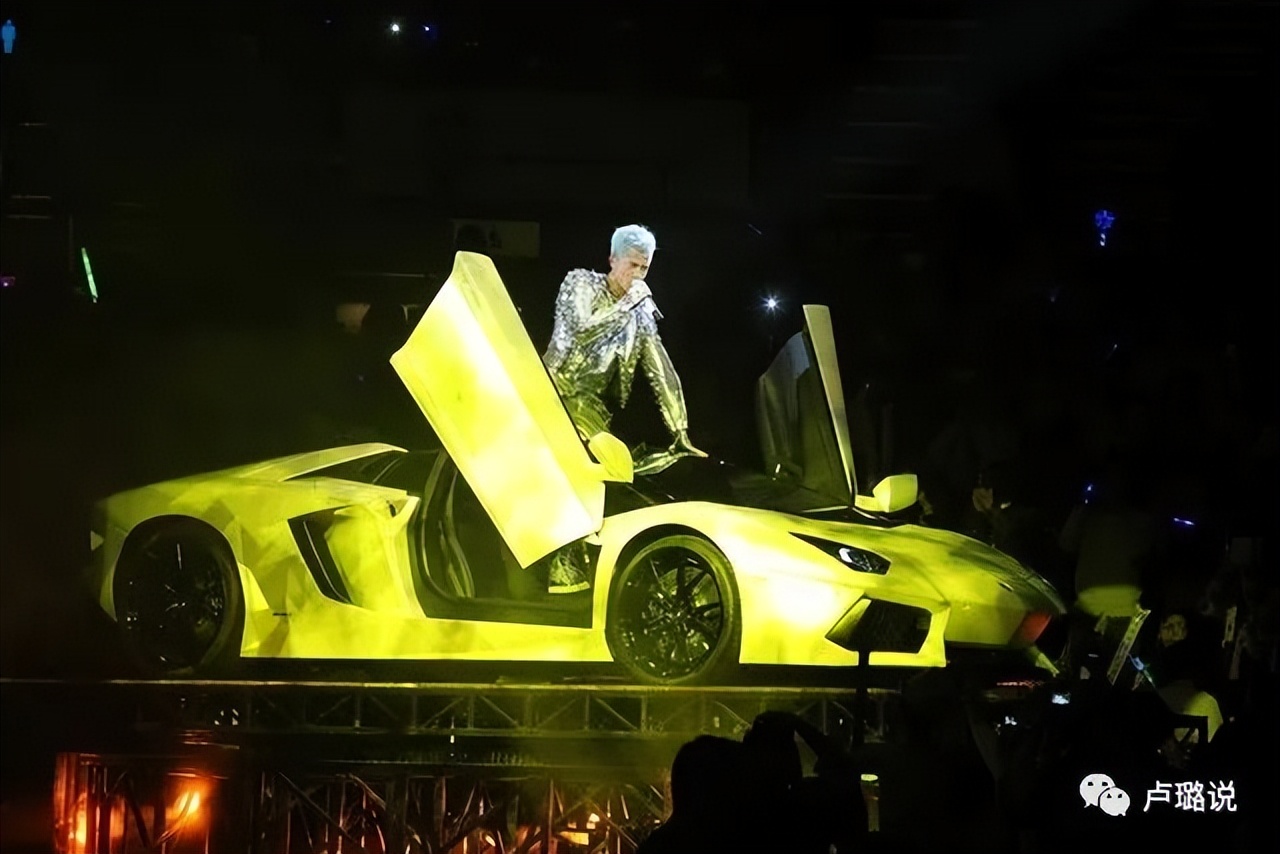 天王隐藏的“大老婆”，把持20亿财产，一生不婚不育，图的是啥？