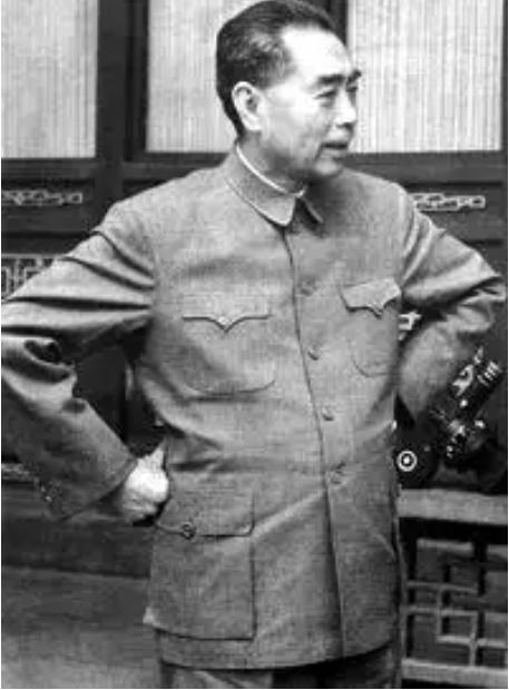 *先念李**抽雪茄烟，毛主席看了半天：你有这么好的烟，咋不介绍给我