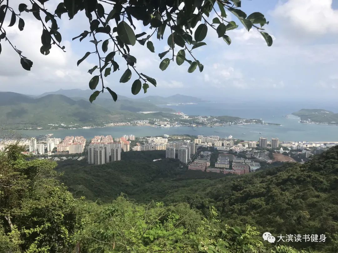 去三亚旅行坐飞机全过程,三亚之旅飞机