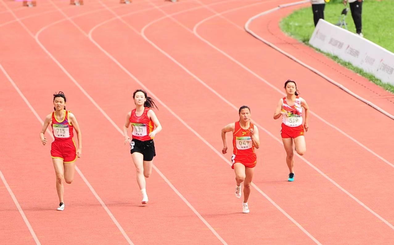 奋力谱写新篇章,奋力谱写新华章