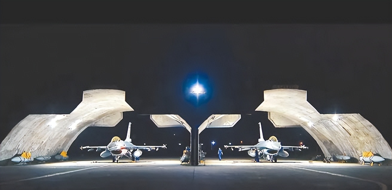 美国延迟交付F16V战机,释放信号放弃台岛?郭正亮:节点很有玄机