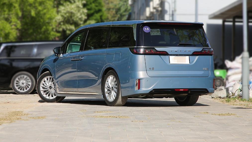 别克gl8和理想哪个更适合家用,岚图梦想家vs别克gl8