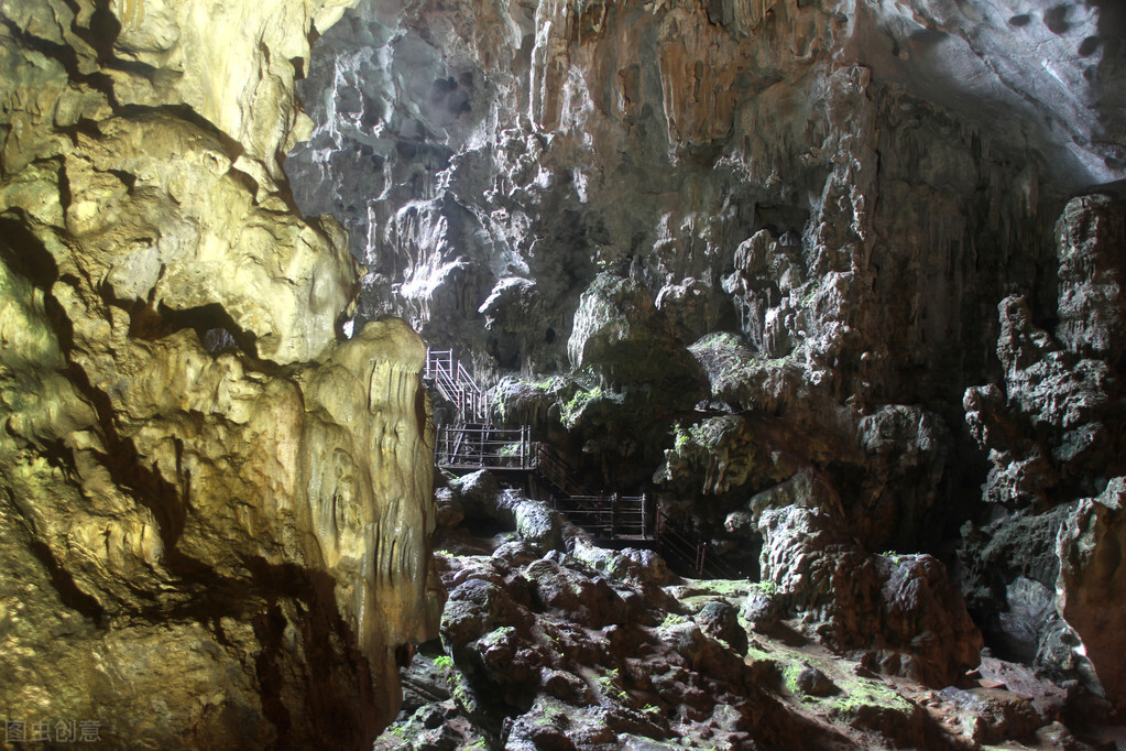 隐藏在柜子里的暗门,隐藏在房间里的暗门