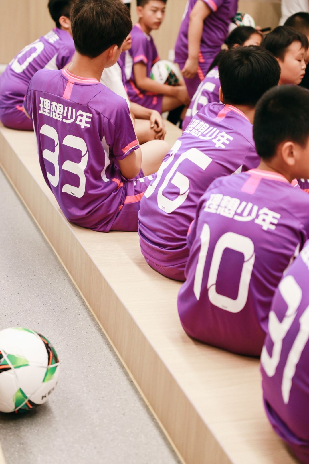 刚入足球队,刚入门踢球