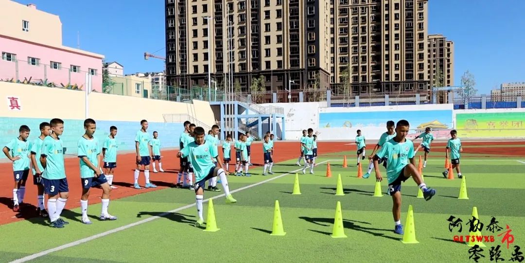 阿勒泰市小学足球训练,阿勒泰校园足球赛开赛