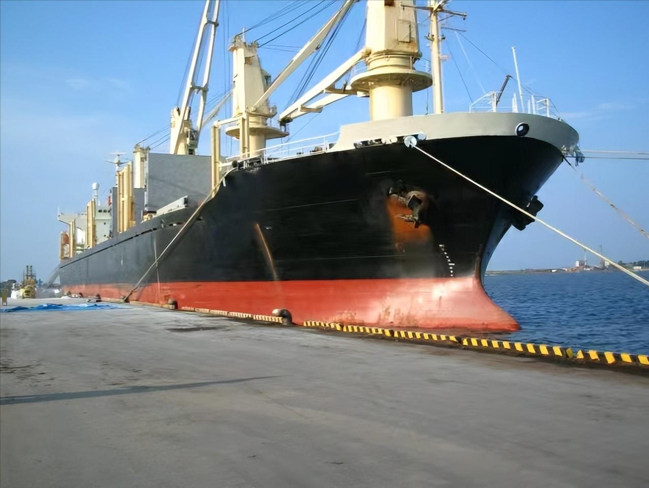 船到孟加拉，当地人送女儿给船员的婚俗要不得，船员善举让人感动