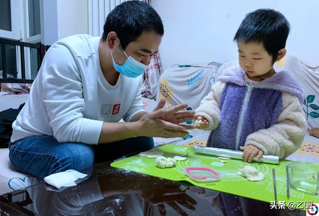 小孩一直高烧39到40度不退怎么办,小孩子发烧40度一直不退是为什么