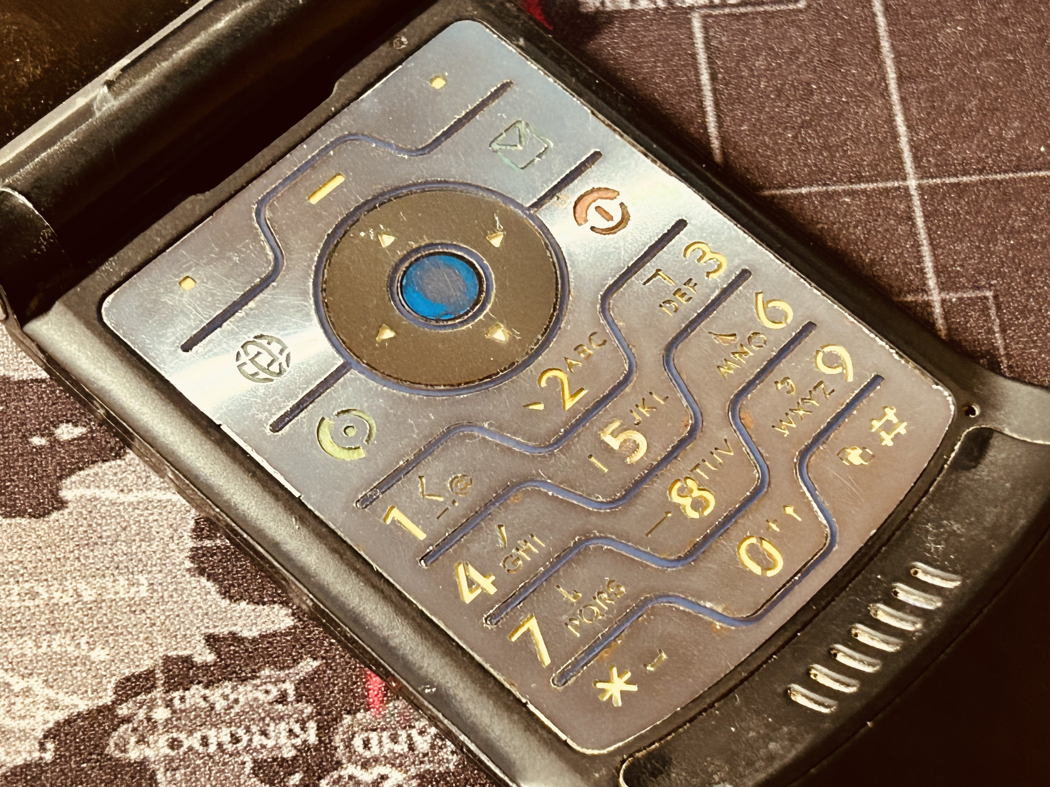 当年的摩托罗拉v3,2003年摩托罗拉手机怀旧经典