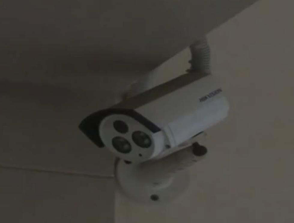 小伙晒海量现金引出大案,男子在家藏160万元现金