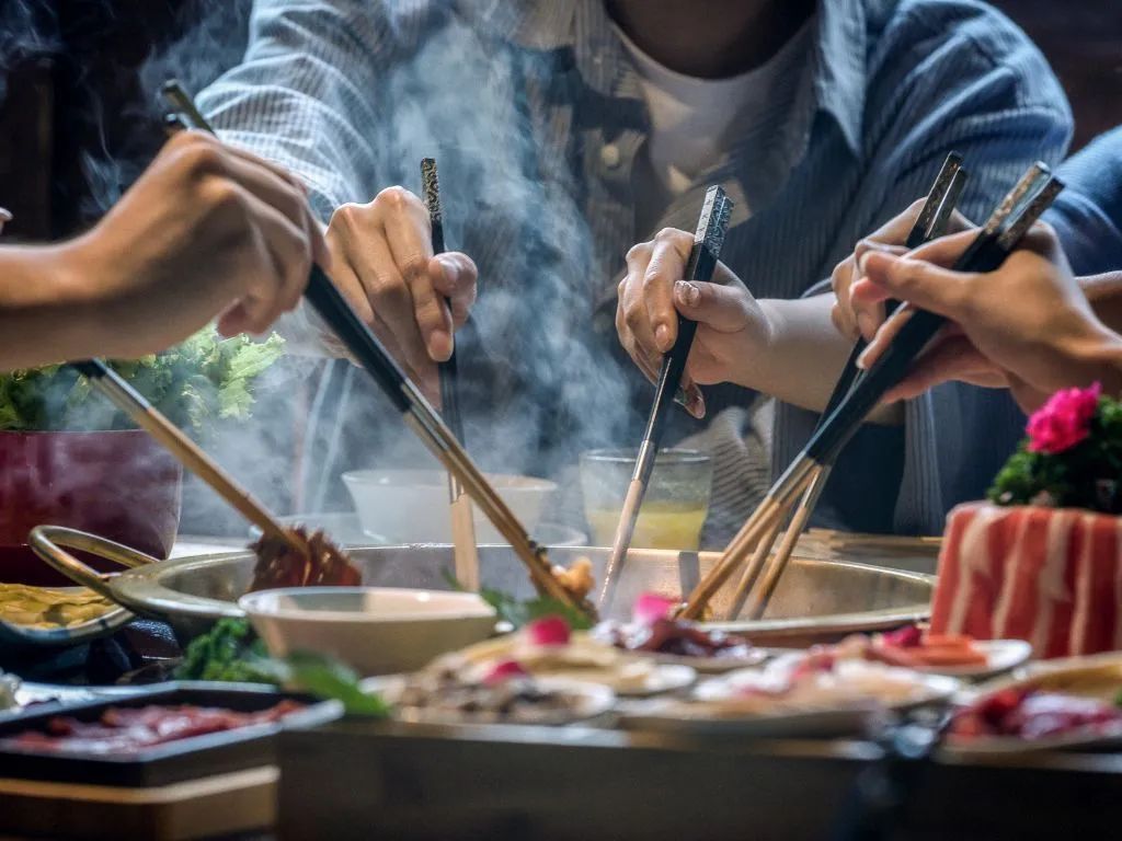 餐桌礼仪能看出一个人的教养,饭桌识人品