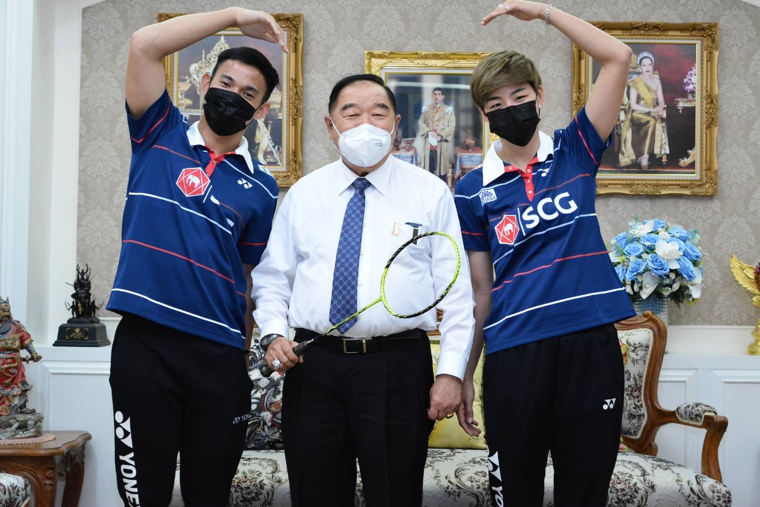 沙西丽：有人要和我在一起吗？有免费的黄金