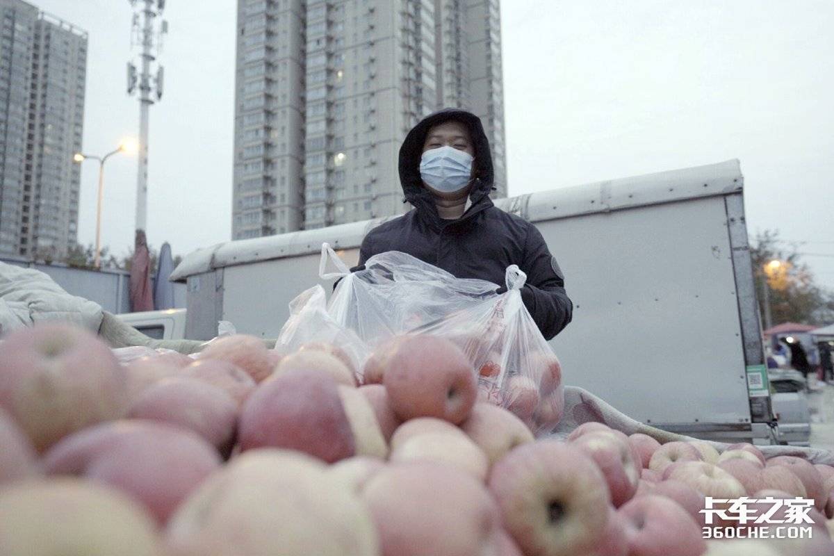 买辆五菱荣光小卡摆地摊怎么样,五菱荣光小卡摆摊卖什么好