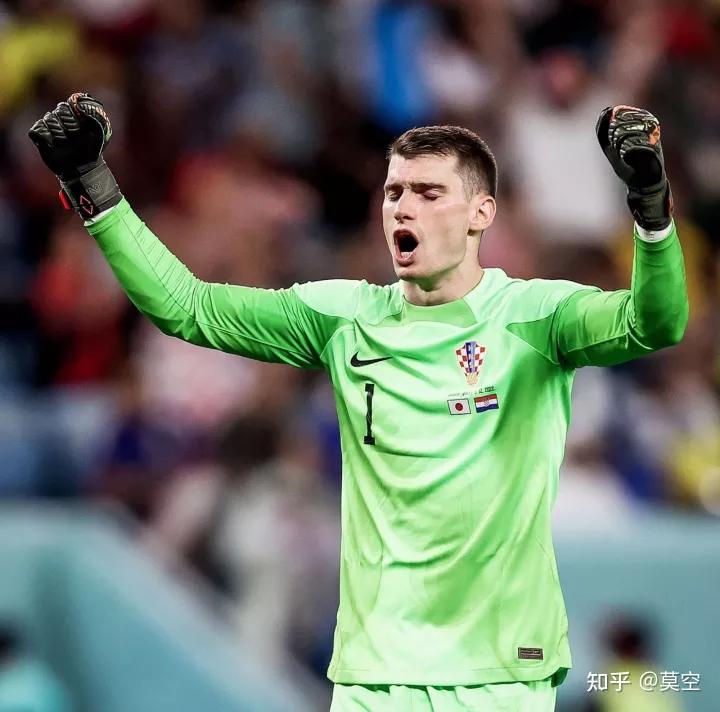 日本足球逆转西班牙,日本足球二打一