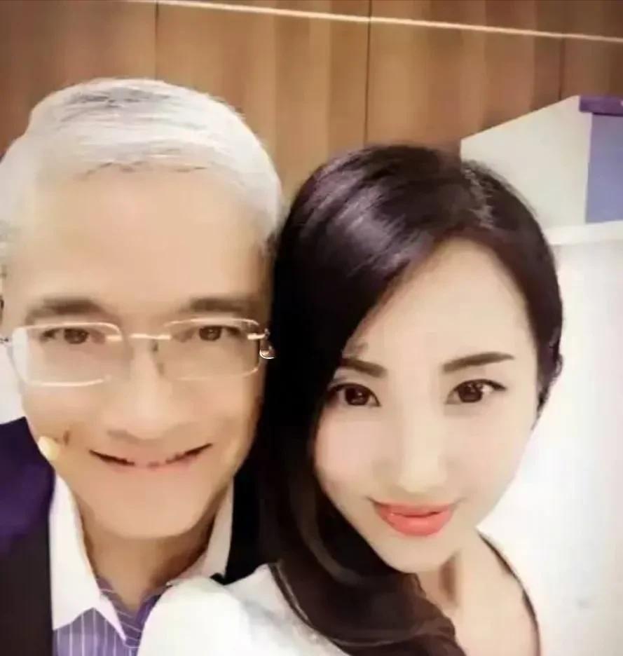 *咸平郎**：*养包**小31岁空姐，联合妻子夺回两套房，还要900万赔偿