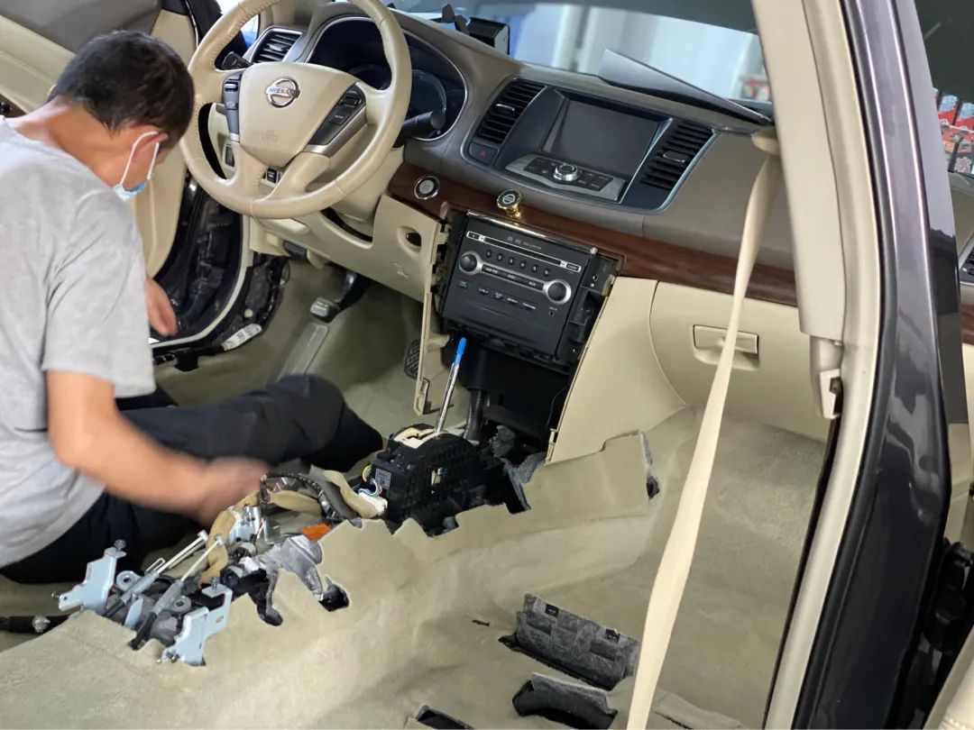 09天籁全车翻新整改多少钱,日产天籁自己撞烂了维修多少钱