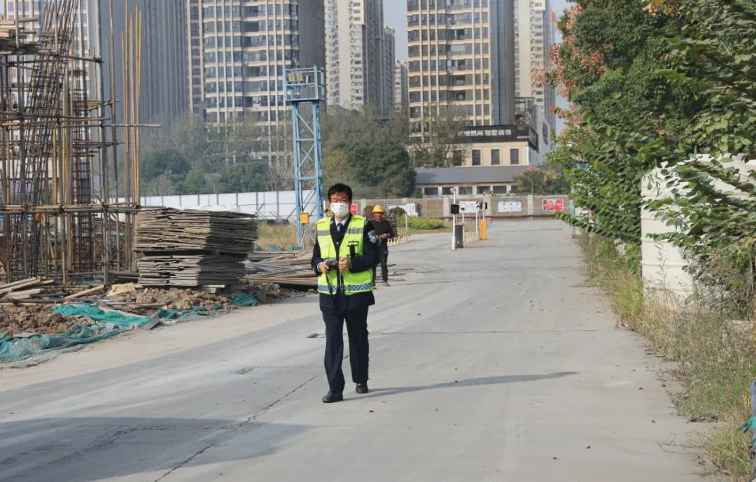 跟随警察蜀黍的脚步游览,跟警脚步看信阳警察蜀黍暖心举动