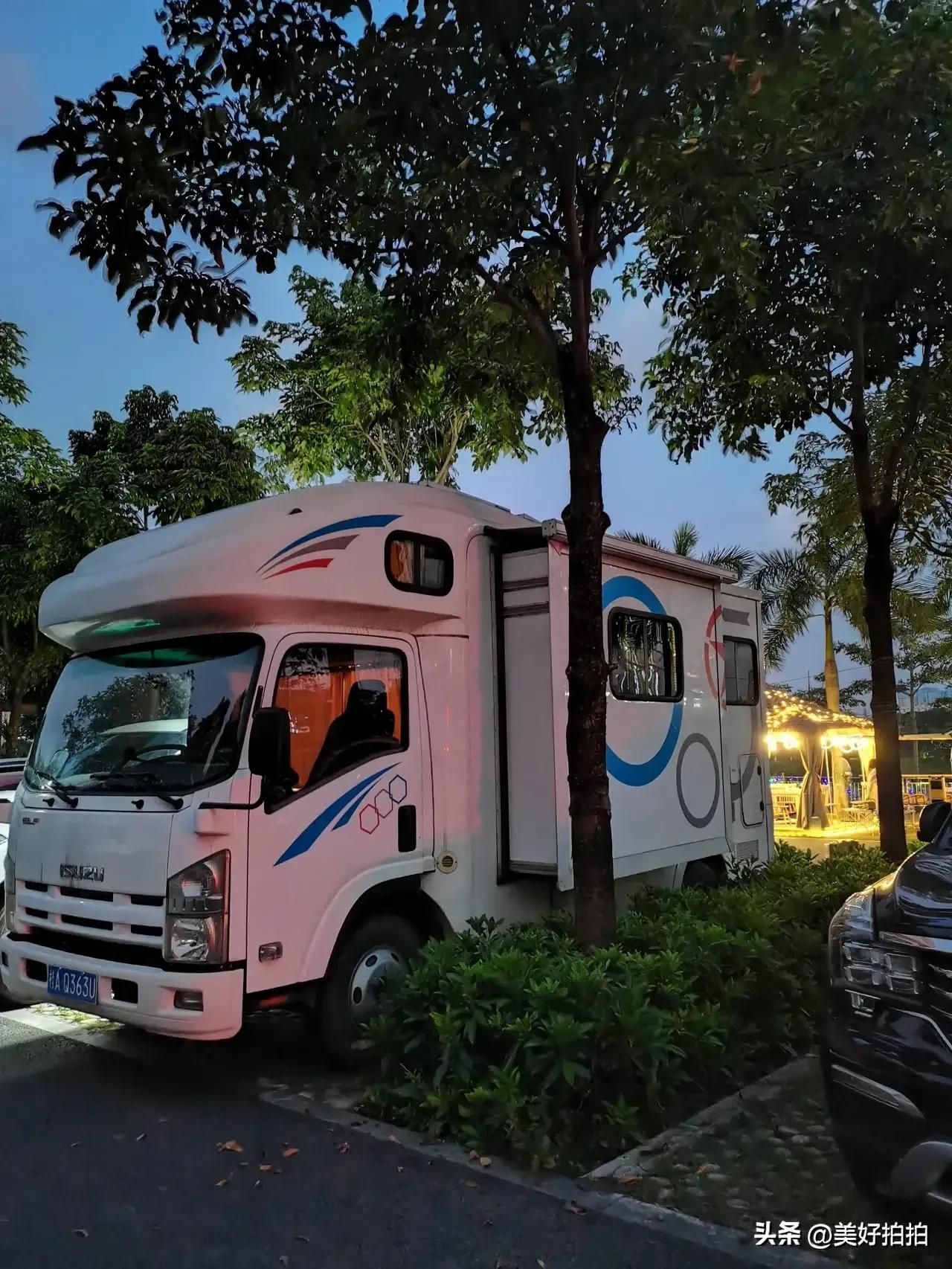 邕江边尽情放松,夜晚邕江边吹吹风