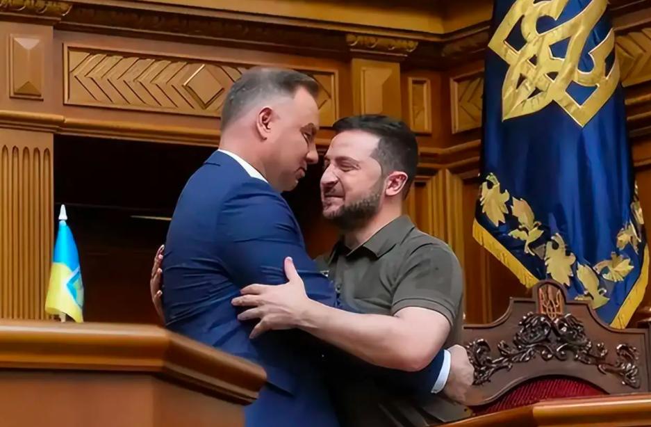 波兰总理豪言打败俄罗斯，普京撂狠话：和狼共存，要像狼一样嚎叫