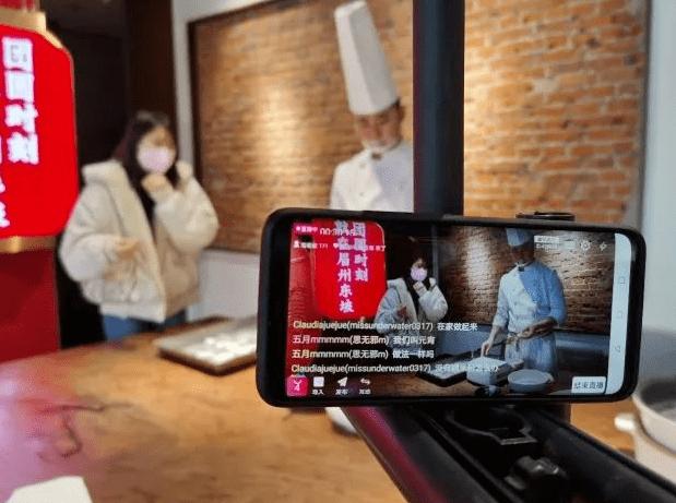 疯狂小杨哥、李佳琦被点名，难道直播带货流量跟产品质量成反比？