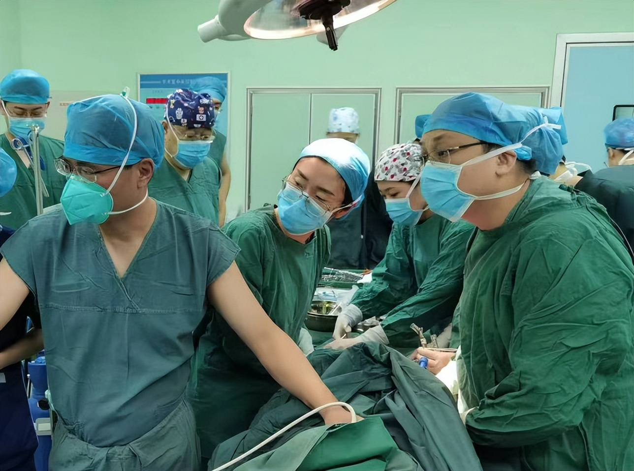 肺移植再谱新篇——大医二院成功完成劈裂式异体双侧肺叶移植手术