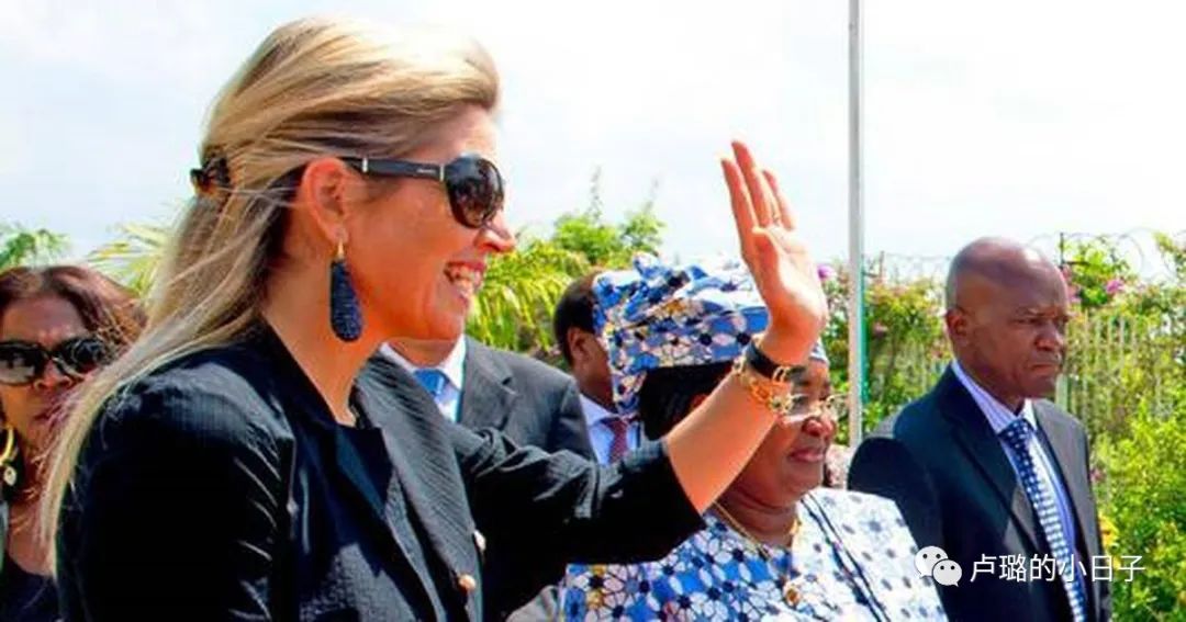 一对耳环价值36万,一对耳环一百万