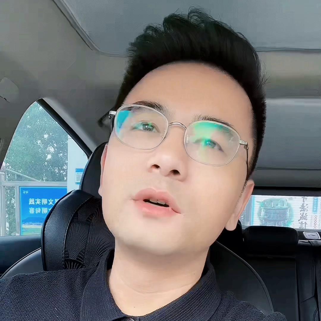 毕业季大学二手物品摆地摊,大学生毕业兼职摆地摊