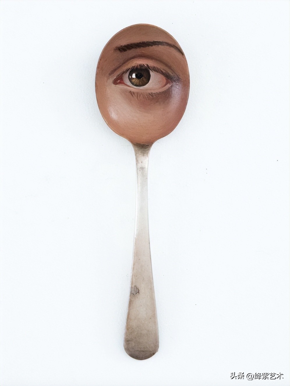 她在勺子里画了一只眼睛，卖价3000块钱，藏着无数故事​