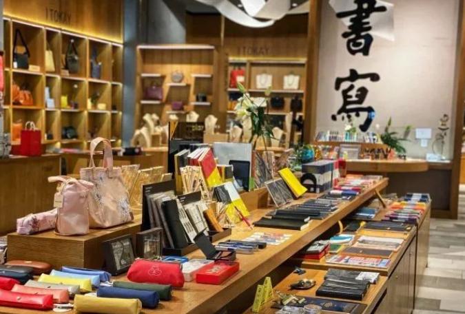 走进文具店被琳琅满目的商品吸引,盘点那些便宜又好用的文具笔袋