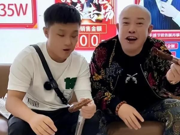 二驴直播哭了完整版,二驴网红悼念会