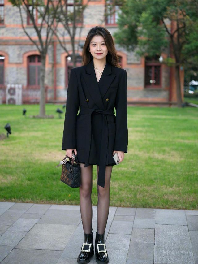 怎么穿黄菠萝袜丝袜才更好看,为什么你穿丝袜看着又土又假