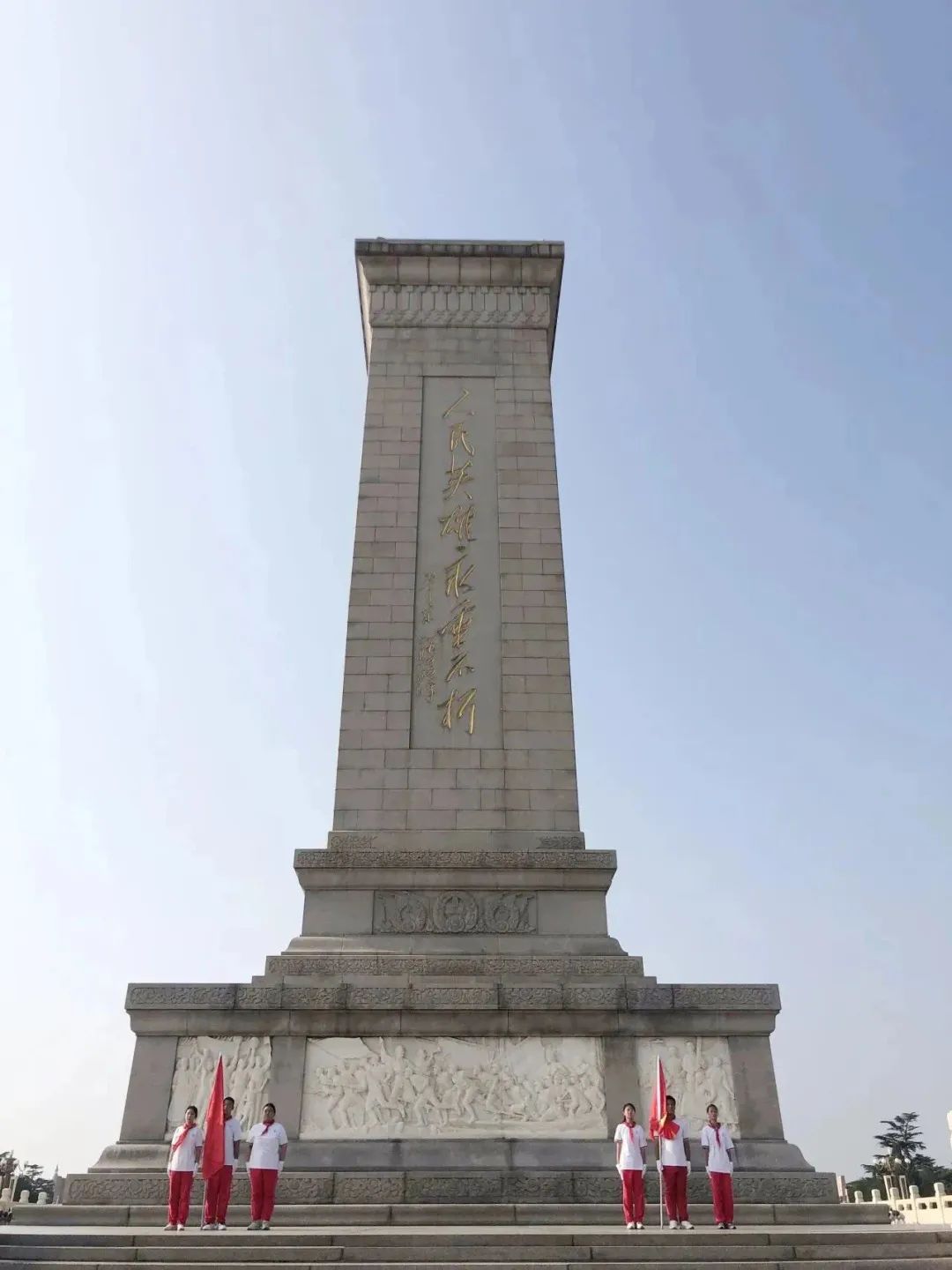 *党**建引领│缅怀革命先烈，传承红色基因——丰台区少先队员站立首都少年先锋岗