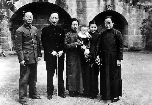 郭沫若原妻张琼华最后怎么样了,郭沫若发妻张琼华独守空房68年