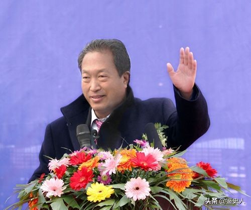 昔日河北首富：坐拥千亿帝国，家中27个保姆，最后却带儿子自首