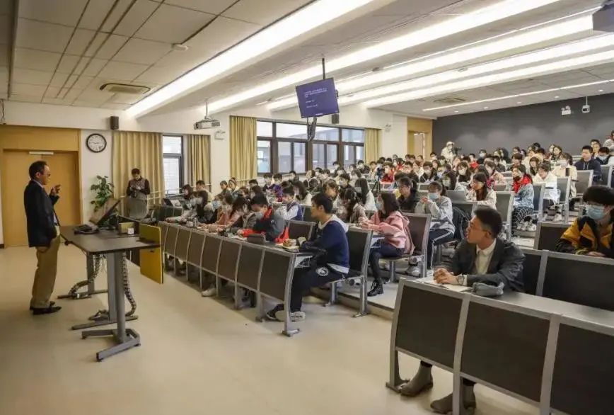 真正的大学生活到底应该是怎样的,真正的大学生活是怎样的