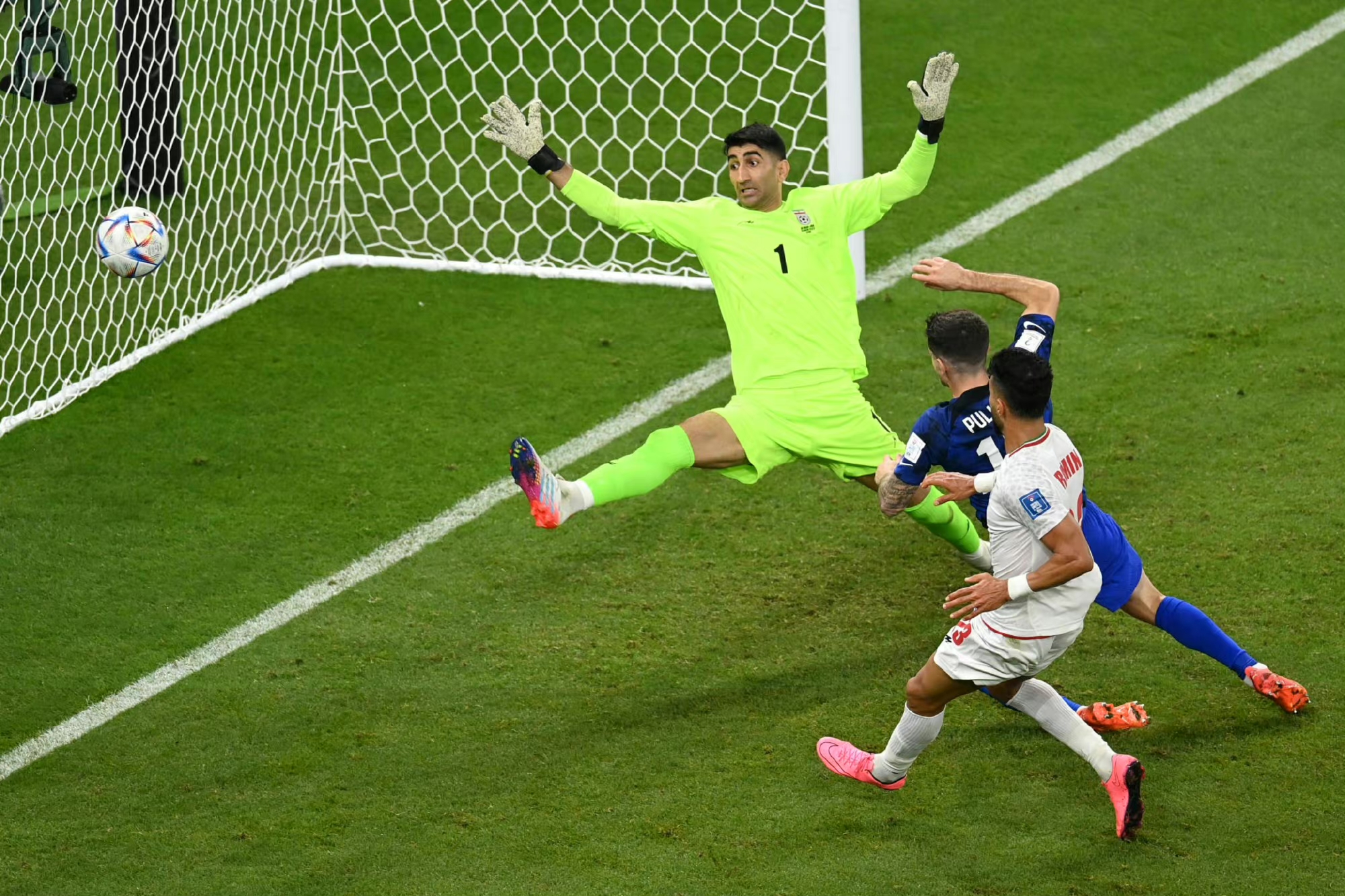 伊朗队输美国太窝囊，卡塔尔创造耻辱记录！但我们有啥资格笑人家