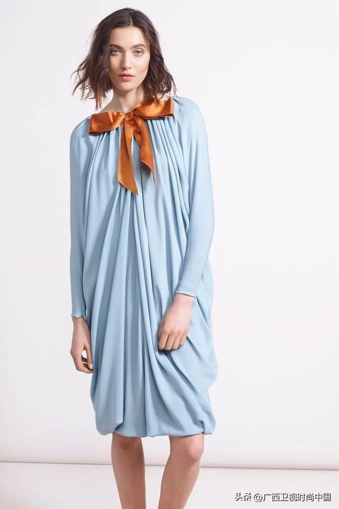 超大纱蝴蝶结怎么搭配,两个小蝴蝶结怎么搭配甜美