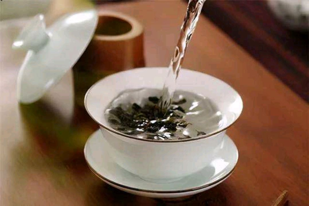 红茶白茶黑茶的危害到底有多大,绿茶红茶白茶黑茶保存