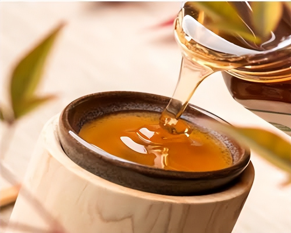 吃蜂蜜过敏会有什么反应怎么解决,蜂蜜能治皮肤过敏吗